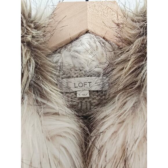 Ann Taylor LOFT Cable Knit Vest Size S Beige Faux Fur Collar Winter Sweater - Picture 3 of 3